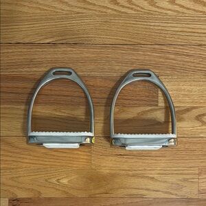 4” Fillis Children’s Stirrups